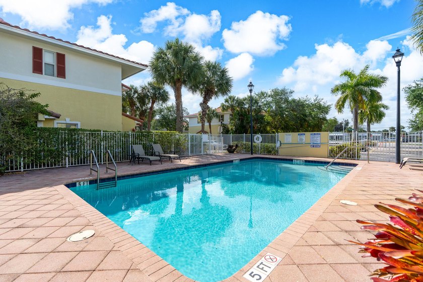 Welcome to 2543 NW 31st Court in Oakland Park, a beautifully - photo 44