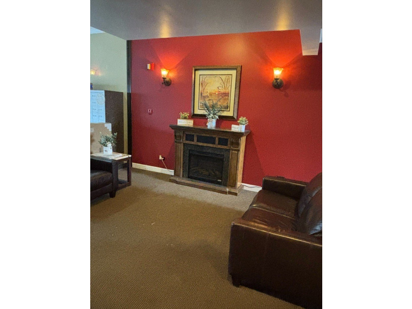 SPACIOUS AND BRIGHT UPDATED &amp; DESIRABLE SPLIT 2 BEDROOM MODEL - photo 25