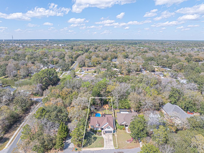 Welcome to this stunning 4 bed, 3 bath pool home in the heart of - photo 4