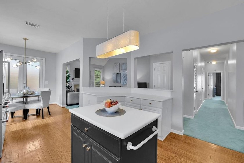 Stunning, 4BR/2BA move-in ready ranch in Roswell's highly - photo 25