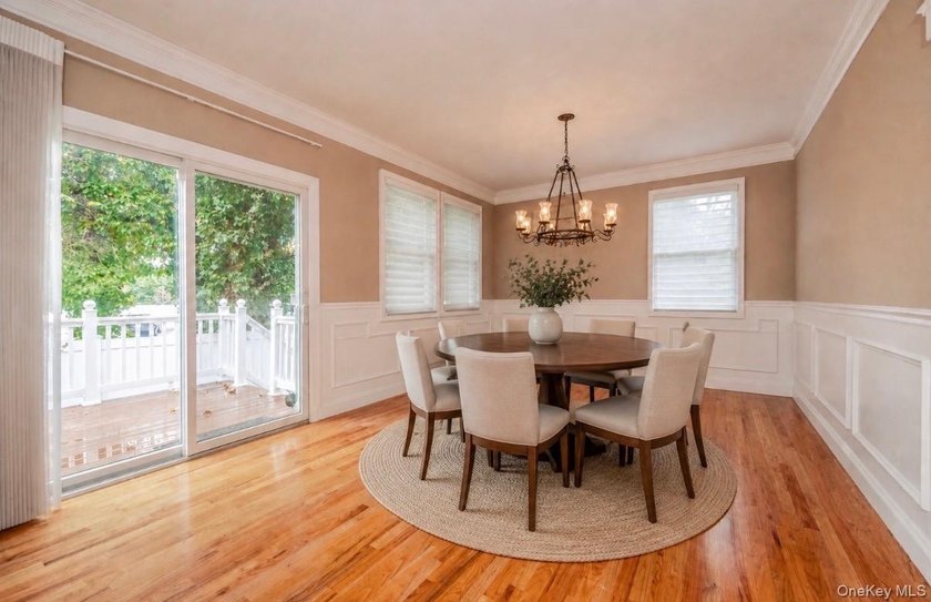 This beautifully maintained 3-bedroom, 3-bath end-unit townhome - photo 8