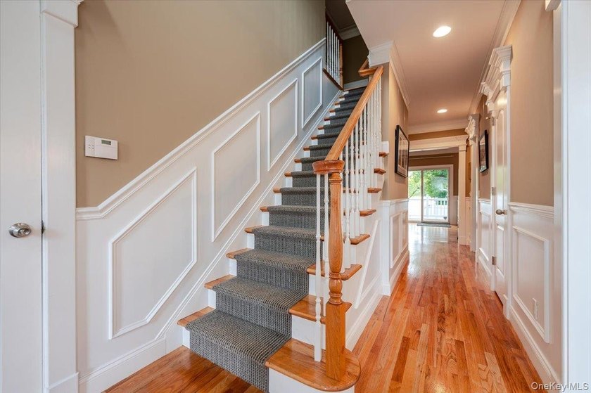 This beautifully maintained 3-bedroom, 3-bath end-unit townhome - photo 10