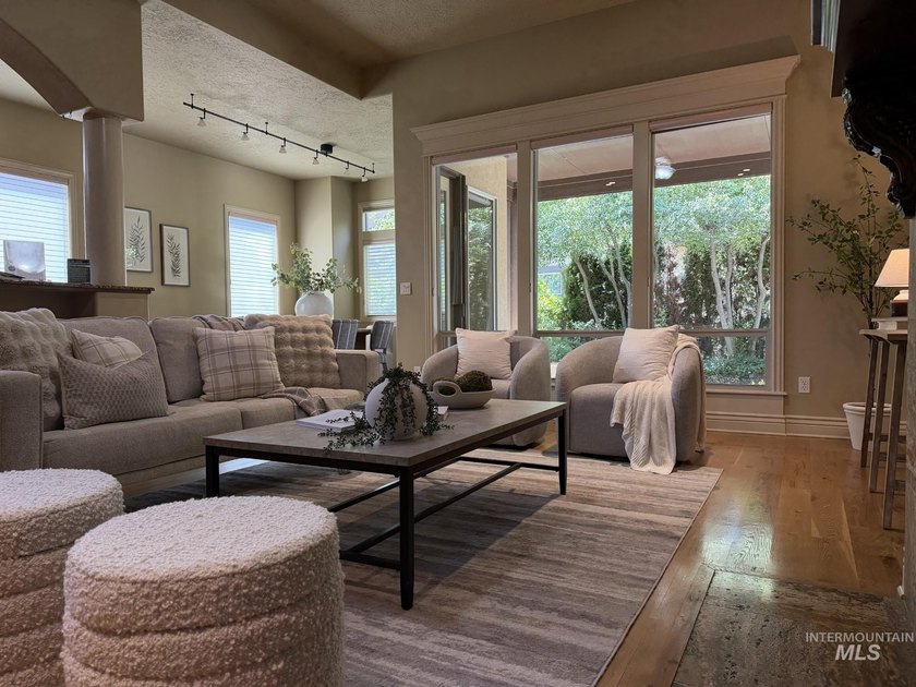 $10,000 SELLER CONCESSION!! Under $700,000 in Banbury Meadows!! - photo 5
