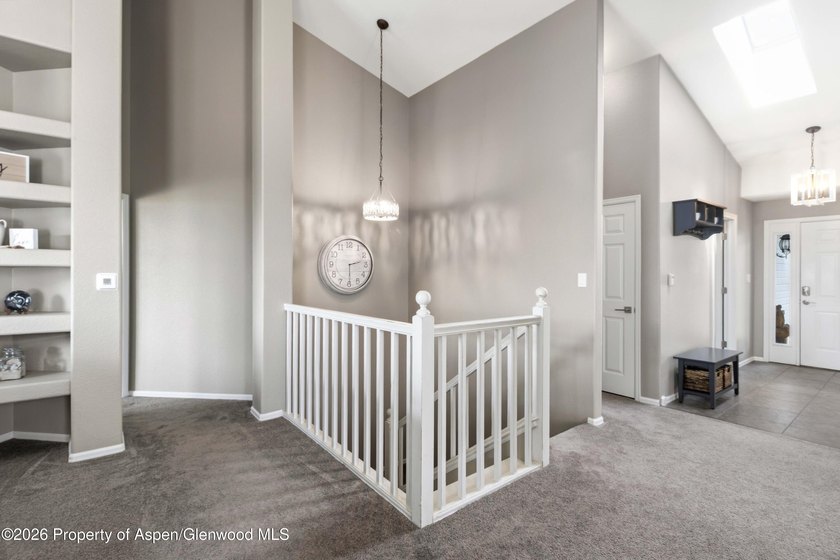 Welcome home! This stunning remodeled 3 bed, 2.5 bath townhouse - photo 10