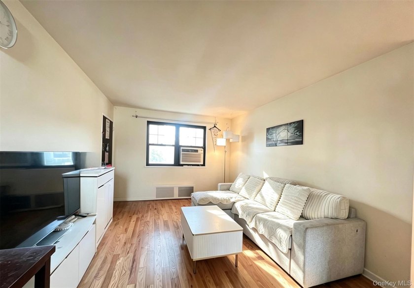 NO INTERVIEW / MOVE IN CONDITION/ Garden-Style 3 Bedroom Coop - photo 11
