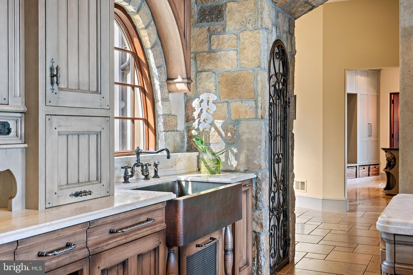 Set on 4.5 picturesque acres along the Severn River, this - photo 31