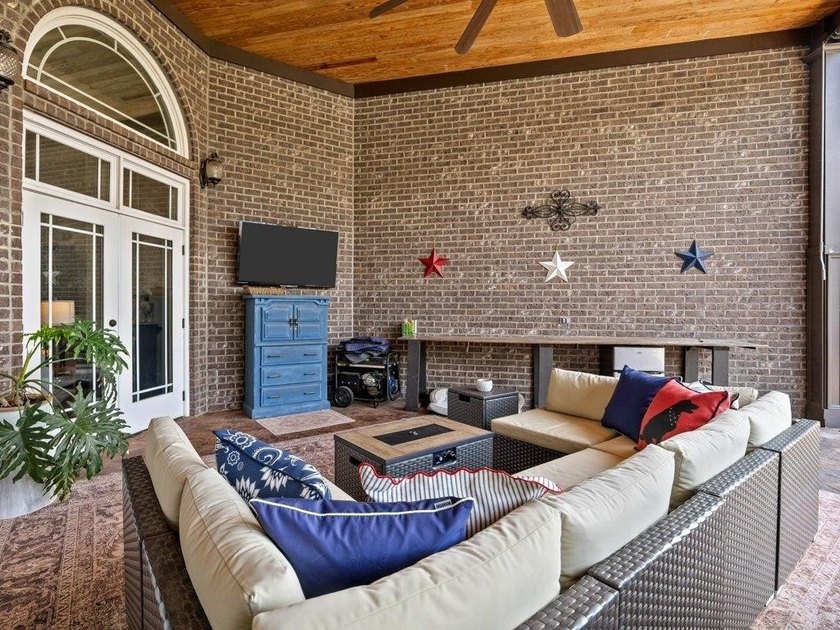 Welcome to an extraordinary custom-built estate offering nearly - photo 46