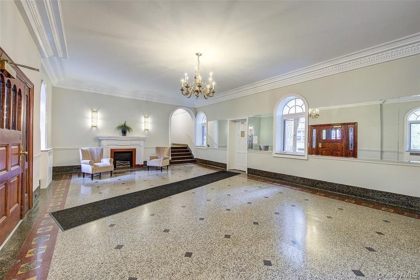 Experience the perfect blend of space, light, and convenience in - photo 3