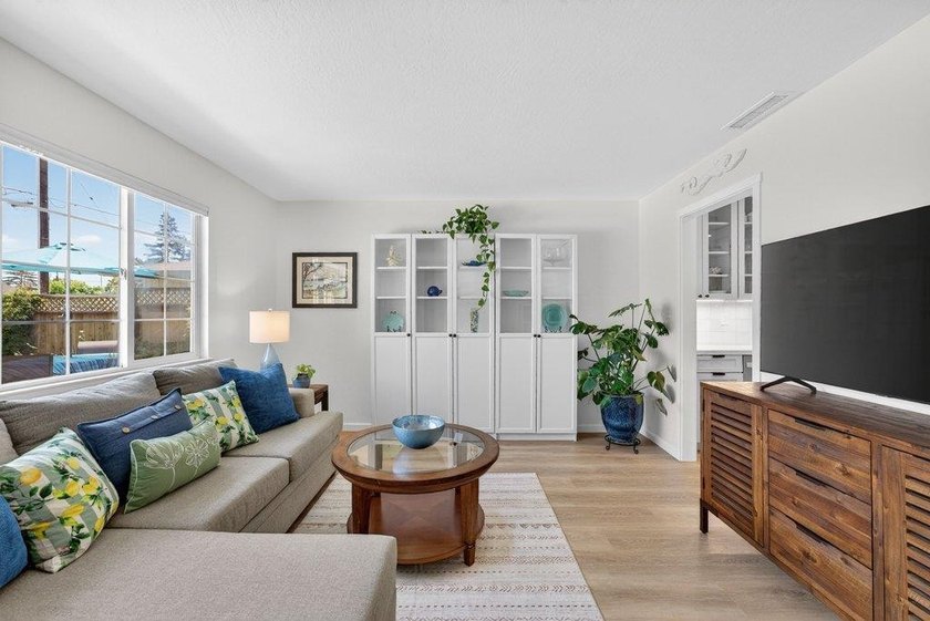 Two turn-key homes on one large lot with extra building area and - photo 14