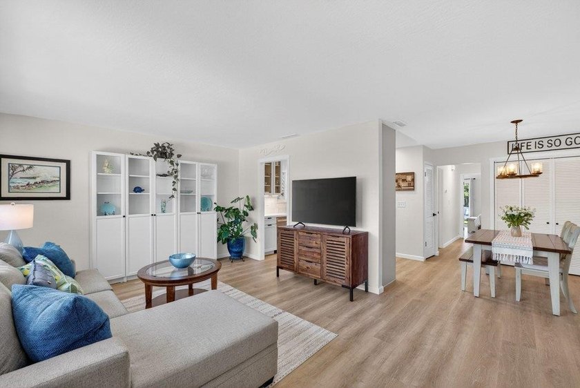 Two turn-key homes on one large lot with extra building area and - photo 19