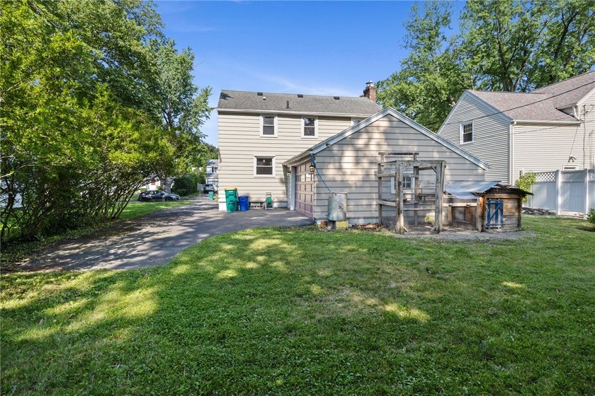 Welcome to 94 Meadow Drive in the heart of Brighton! This - photo 32