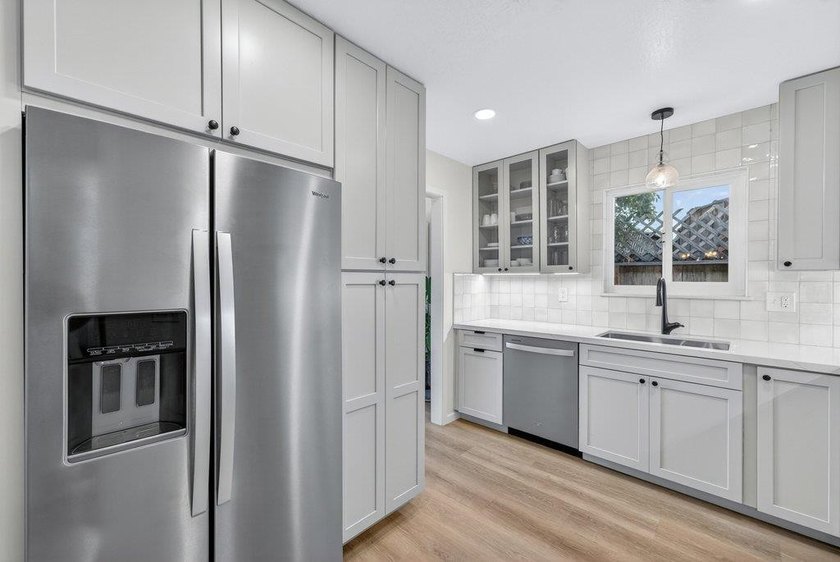 Two turn-key homes on one large lot with extra building area and - photo 32