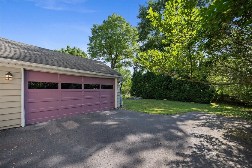 Welcome to 94 Meadow Drive in the heart of Brighton! This - photo 33