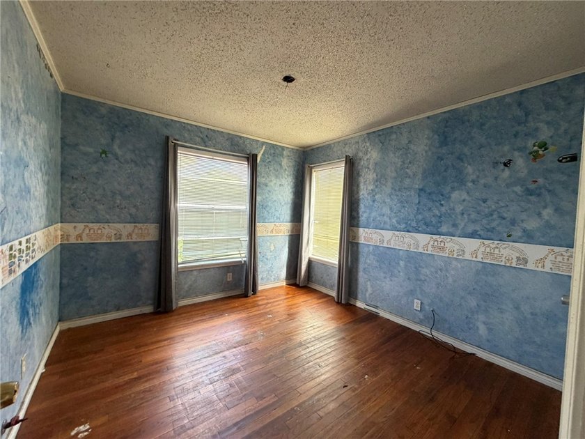 Investment property!! This property offers 3 bedrooms - 2 - photo 11