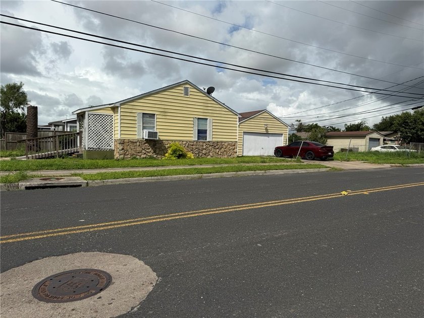 Investment property!! This property offers 3 bedrooms - 2 - photo 13