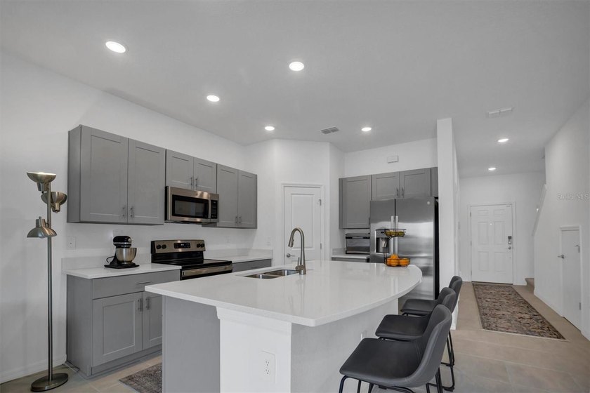 Welcome to this beautifully maintained, move-in ready townhome - photo 15