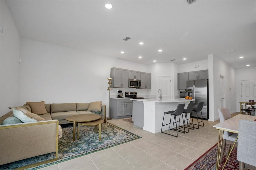 Welcome to this beautifully maintained, move-in ready townhome - photo 18