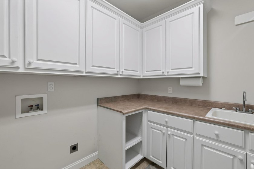 Welcome to 227 Woodlake Dr, an extraordinary lakefront retreat - photo 27