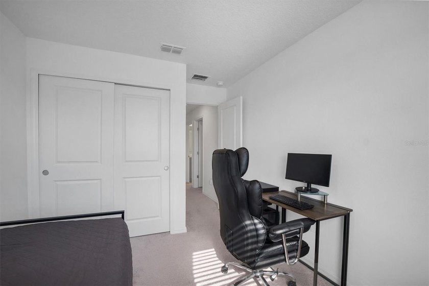 Welcome to this beautifully maintained, move-in ready townhome - photo 31