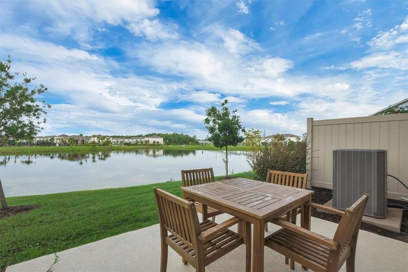Welcome to this beautifully maintained, move-in ready townhome - photo 32