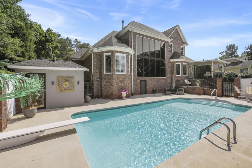 Welcome to 227 Woodlake Dr, an extraordinary lakefront retreat - photo 37