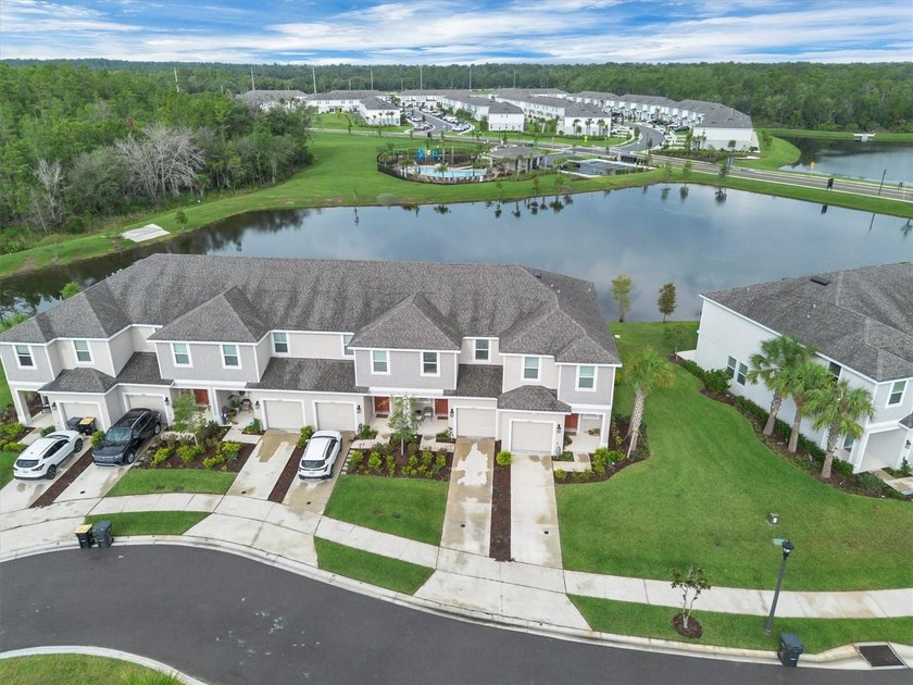 Welcome to this beautifully maintained, move-in ready townhome - photo 38