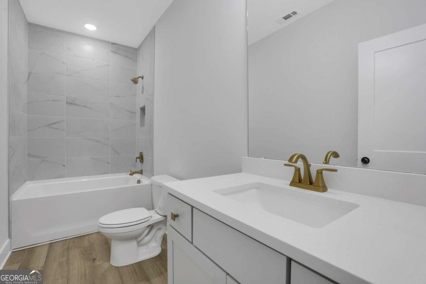 MOVE IN READY! Home is priced to sell! A massive FINISHED - photo 50