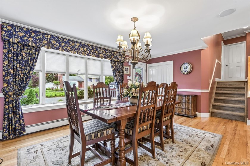 Fantastic Opportunity in Harborfields SD! Pristine Split-Level - photo 3