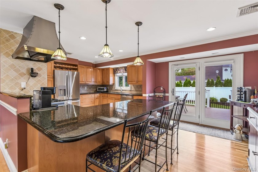 Fantastic Opportunity in Harborfields SD! Pristine Split-Level - photo 7