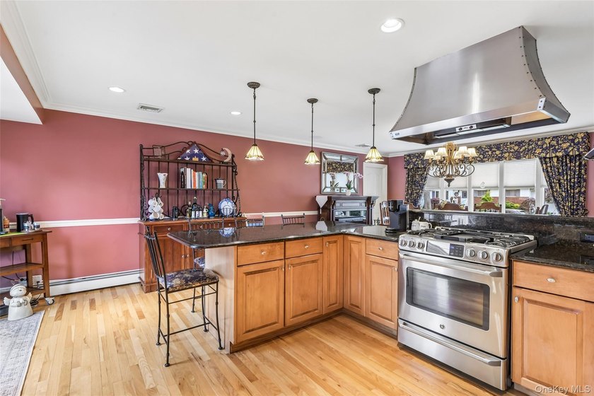 Fantastic Opportunity in Harborfields SD! Pristine Split-Level - photo 8