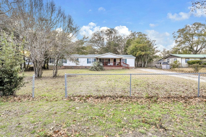 Welcome to 1422 Cat Mar Rd in Niceville -- a spacious and - photo 4