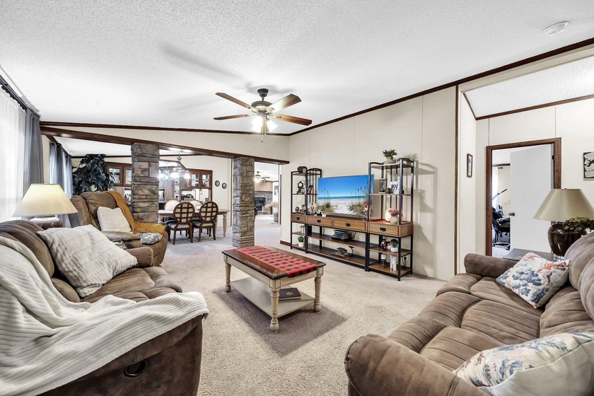 Welcome to 1422 Cat Mar Rd in Niceville -- a spacious and - photo 5