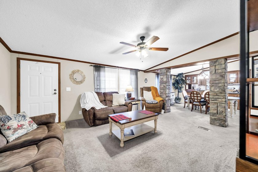 Welcome to 1422 Cat Mar Rd in Niceville -- a spacious and - photo 8
