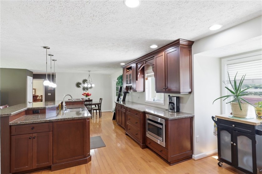 Rare opportunity to own this spacious 4 bedroom 3.5 bath ranch - photo 11