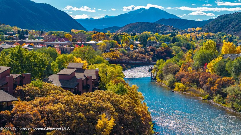 Wake up to the soothing sounds of the river in this beautifully - photo 2