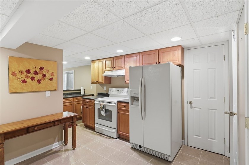 Rare opportunity to own this spacious 4 bedroom 3.5 bath ranch - photo 32