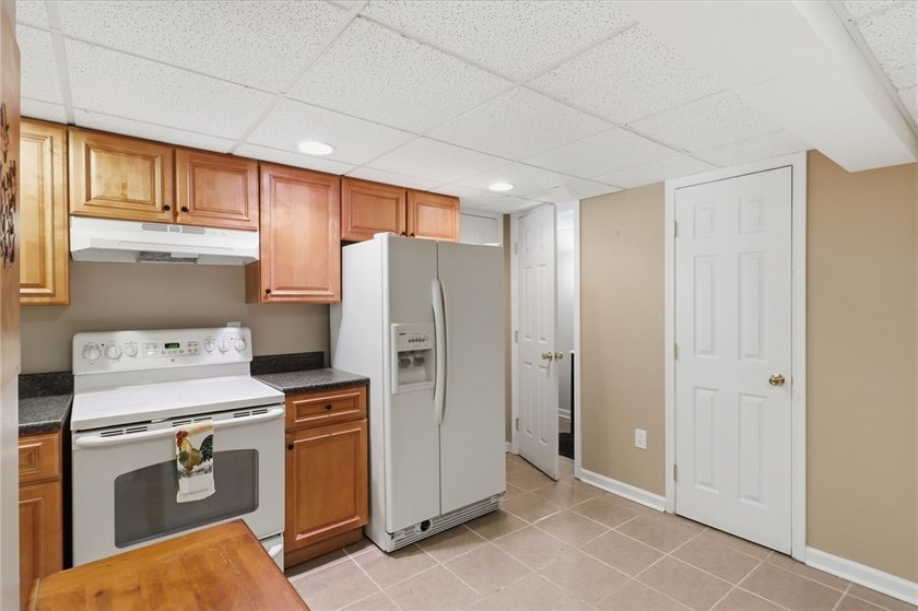Rare opportunity to own this spacious 4 bedroom 3.5 bath ranch - photo 33