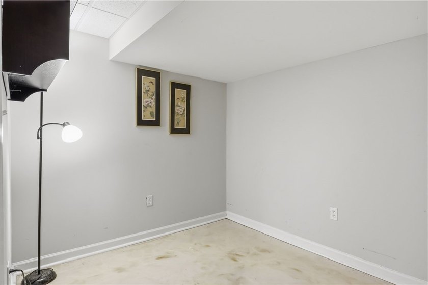 Rare opportunity to own this spacious 4 bedroom 3.5 bath ranch - photo 36