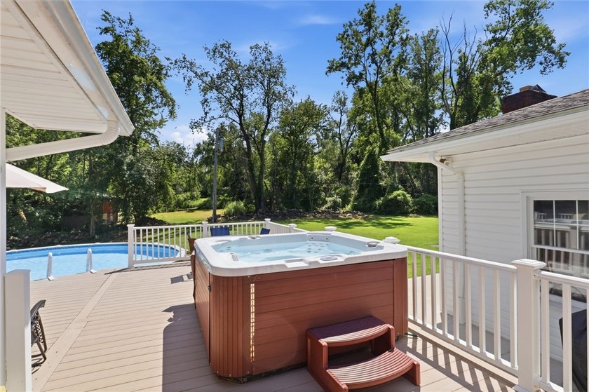 Rare opportunity to own this spacious 4 bedroom 3.5 bath ranch - photo 40