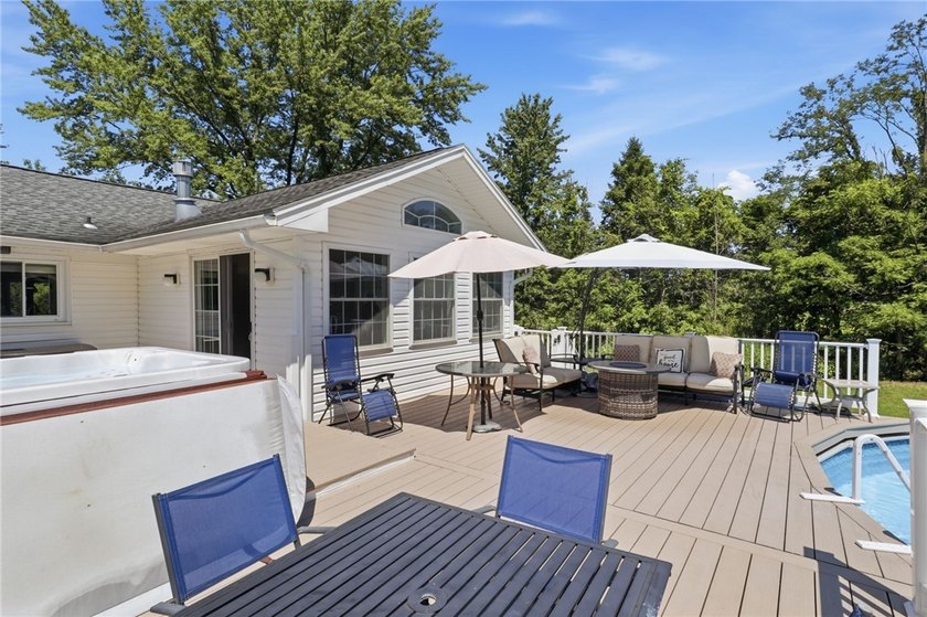 Rare opportunity to own this spacious 4 bedroom 3.5 bath ranch - photo 42