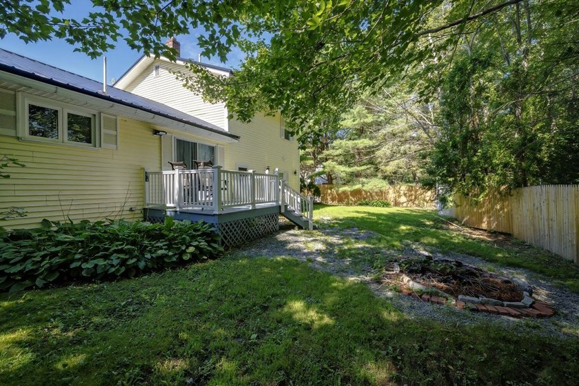 Adorable split level ranch in immaculate shape with large fenced - photo 8