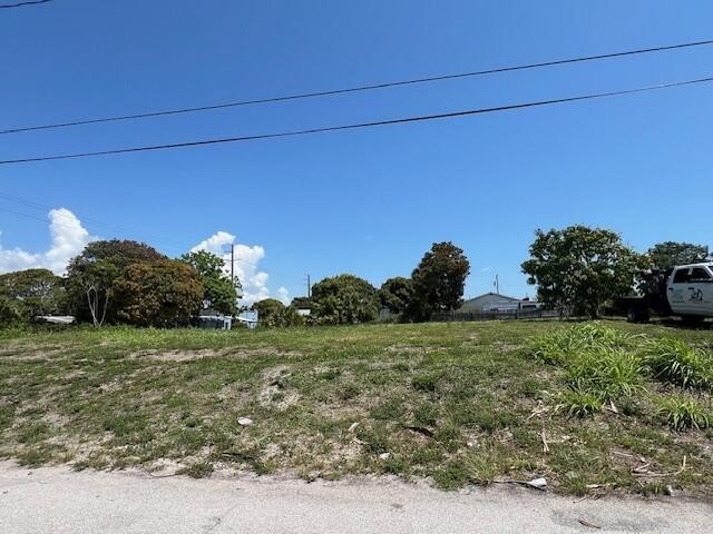 Oversized 0.31 vacant lot located in the heart of Riviera Beach - photo 2