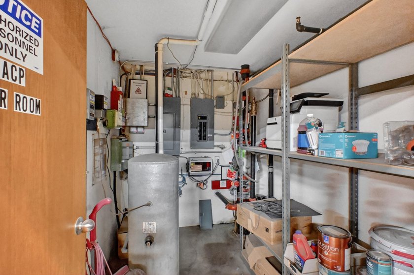 Property has been a Office supply business and warehouse - photo 16