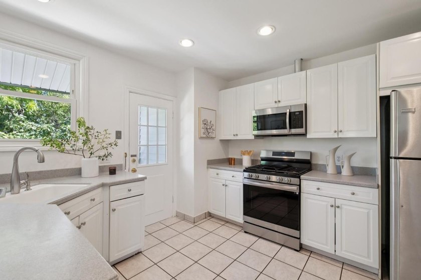 Welcome home to Redwood City! Ideally situated along a beautiful - photo 27