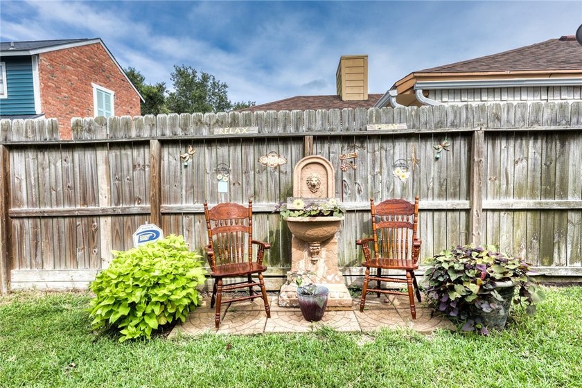 Welcome Home to this Charming 3- bedroom, 2-bedroom Home in The - photo 31