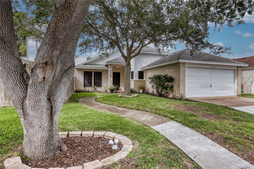 Welcome Home to this Charming 3- bedroom, 2-bedroom Home in The - photo 32