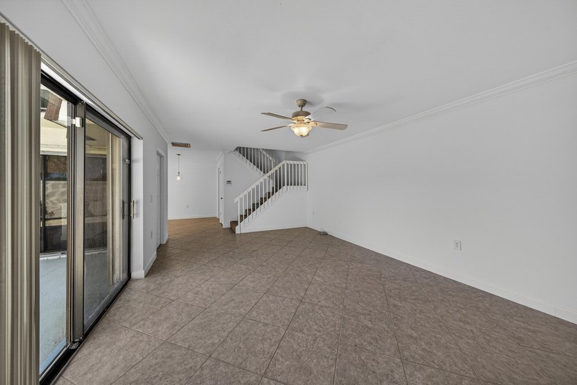 This beautifully renovated 2-bedroom, 2.5-bathroom townhouse - photo 29