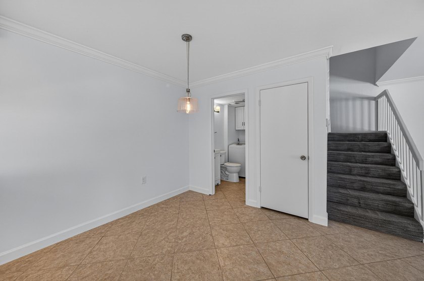 This beautifully renovated 2-bedroom, 2.5-bathroom townhouse - photo 35