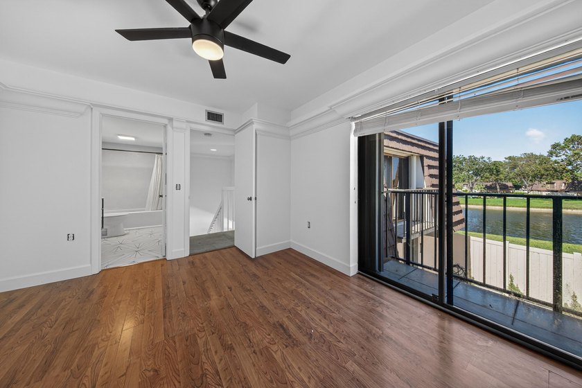 This beautifully renovated 2-bedroom, 2.5-bathroom townhouse - photo 47