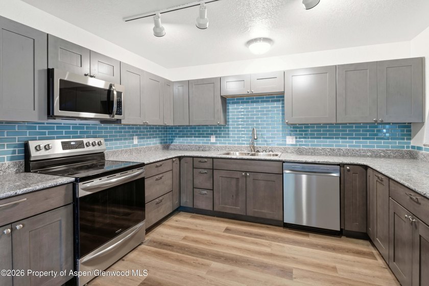 Attention River Lovers! Rarely do river adjacent properties hit - photo 10